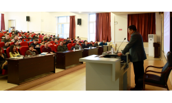 常务副校长邴正教授为欧洲足球联赛师生做“两学一做”专题讲座
